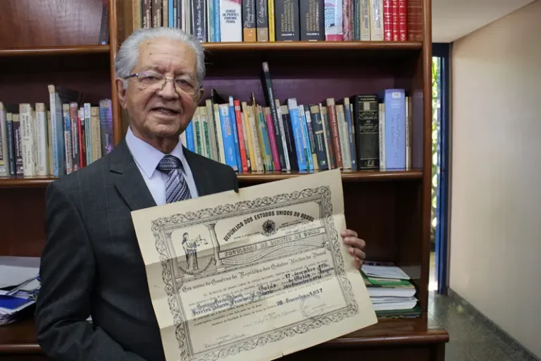 advogado com diploma e registro da oab