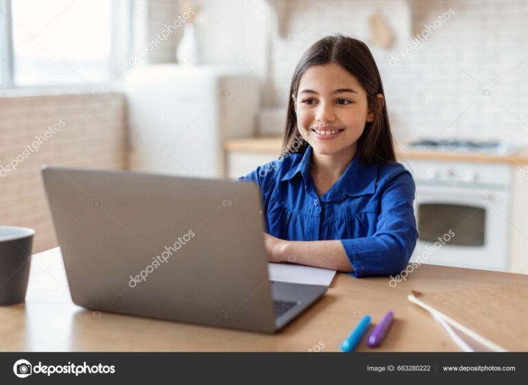 Como acessar o portal do aluno da Seduc CE 5 aluno navegando em um computador moderno