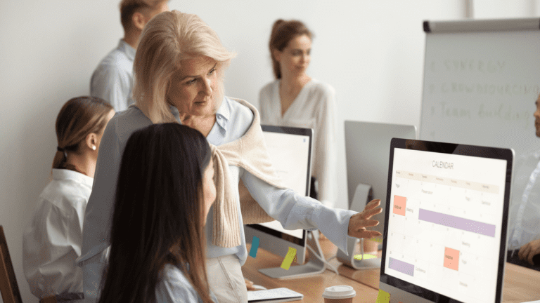 alunos estudando em um ambiente virtual