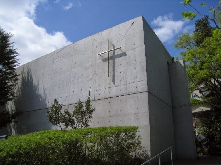 arquitetura minimalista da igreja da luz