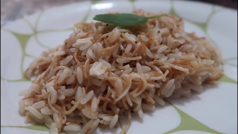 arroz arabe com macarrao frito em prato