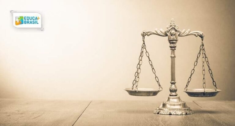 Quanto Tempo É Necessário Para Se Formar em Direito e Ser Juiz 9 balanca da justica com diploma de direito