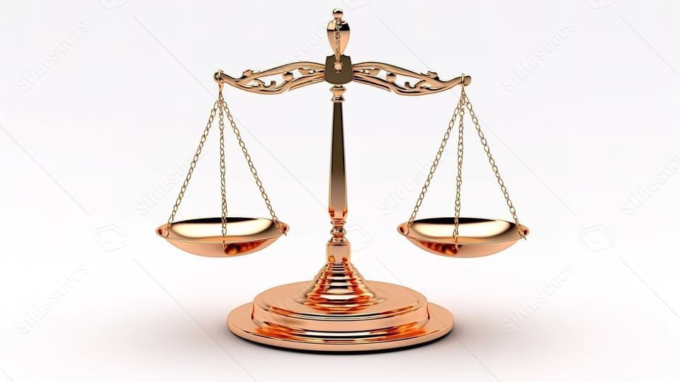 Como Fazer Para Ser Juiz no Brasil: Quais os Passos Necessários 1 balanca da justica em fundo neutro