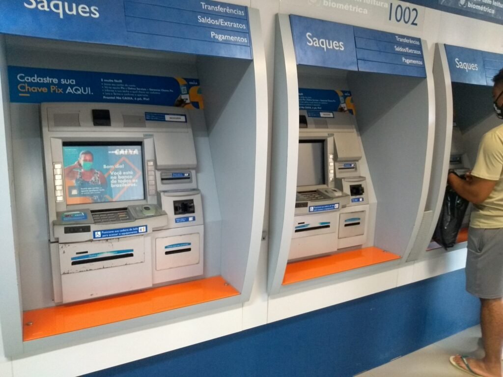 Como realizar saques e consultas na Caixa Econômica Federal pelo caixa eletrônico