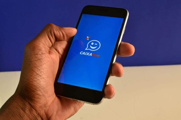 celular com aplicativo caixa tem aberto