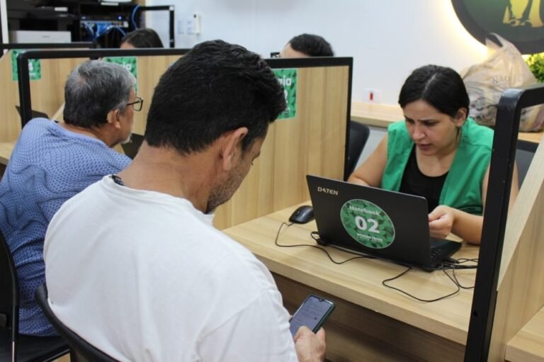 O que a Defensoria Pública da União em MG pode fazer por você 10 cidadao sendo atendido por defensor publico