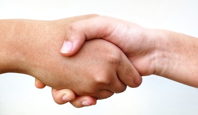 cores de pele diversas em maos entrelacadas