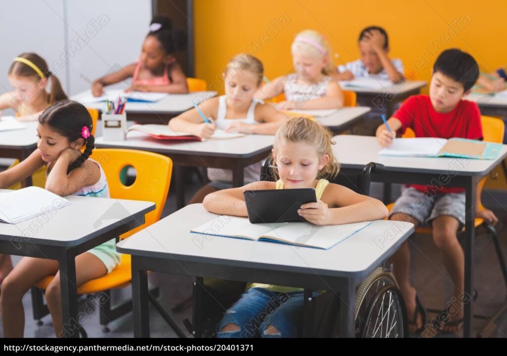 A partir de qual série o aluno pode ser reprovado na escola 1 criancas estudando em sala de aula 1