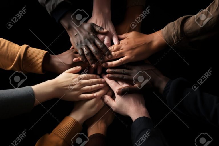 diversidade de maos unidas em colaboracao