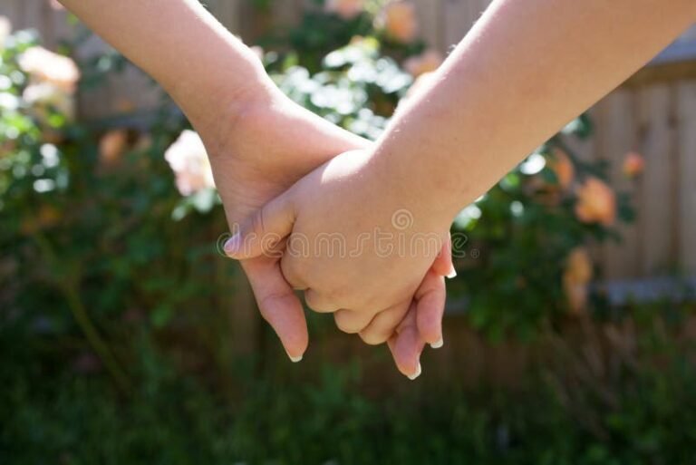 Por que "junto" e "por que" são escritos de formas diferentes 29 duas maos se unindo simbolizando junto