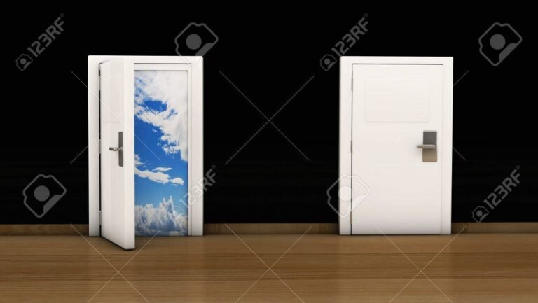 É Melhor Pedir Demissão ou Ser Demitido por Justa Causa 26 duas portas uma aberta outra fechada