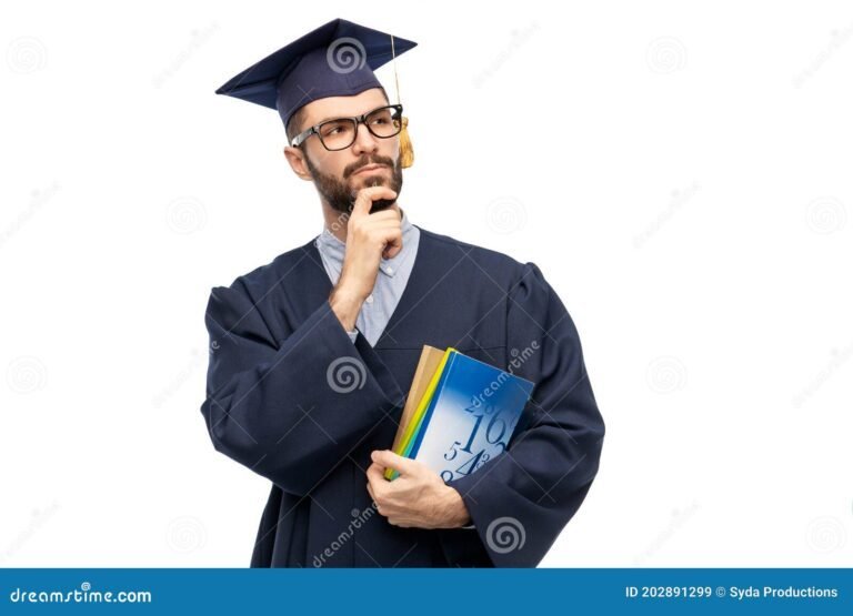 É possível fazer pós-graduação enquanto ainda estou na graduação 24 estudante equilibrando livros e diploma