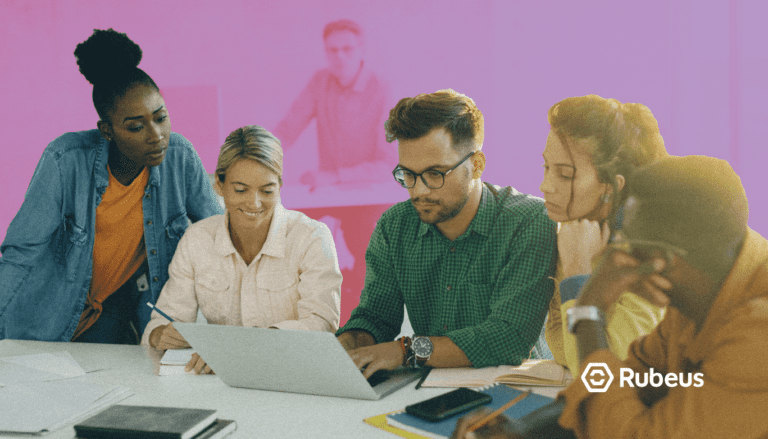 O Que Se Estuda em Uma Faculdade de Administração e Quais As Disciplinas 12 estudantes em aula de administracao colaborativa