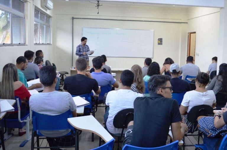 estudantes em aula de engenharia civil
