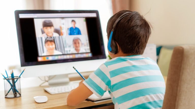 estudantes online em ambiente de aprendizagem