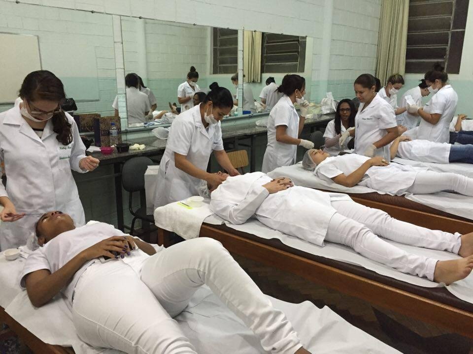 Onde encontrar um curso de limpeza de pele no Senac