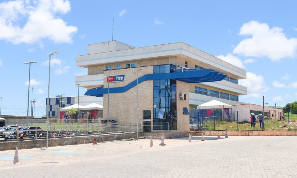 Quais cursos estão disponíveis no Senai de Lauro de Freitas 1 foto da fachada do senai lauro de freitas