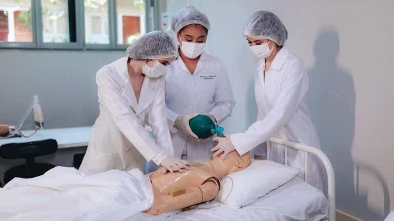 hospital com equipe de enfermagem em acao