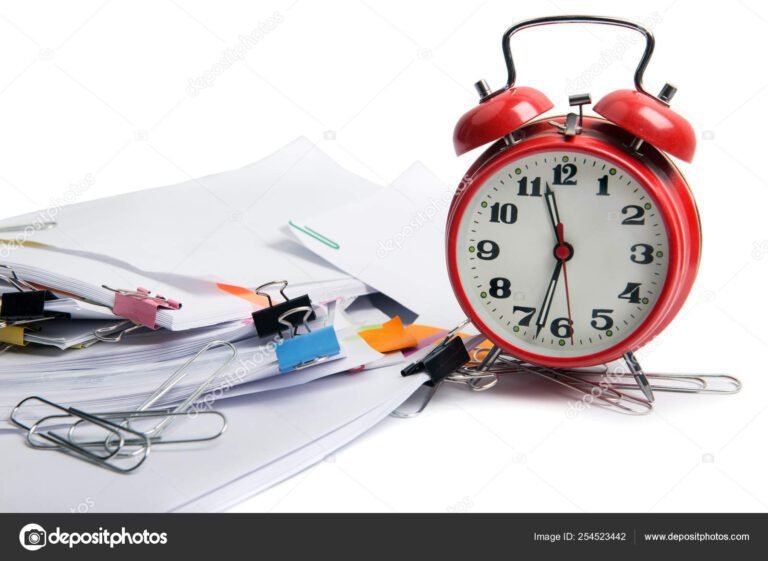 Como Funciona a Redução da Jornada no Pedido de Demissão com Aviso Prévio 6 ilustracao de um relogio e documentos