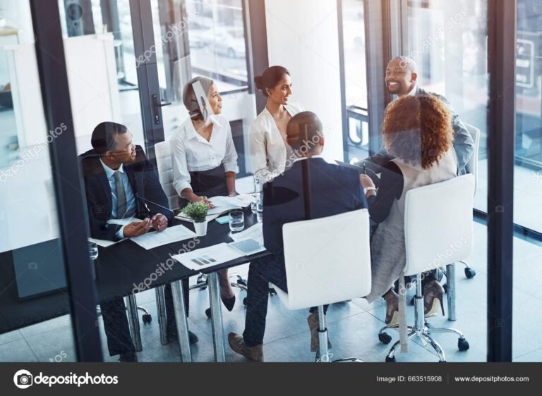 Por que você deseja trabalhar nesta empresa 5 dicas para responder! 5 imagem de uma equipe colaborando em escritorio