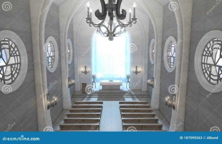 imagem de uma igreja com altar iluminado