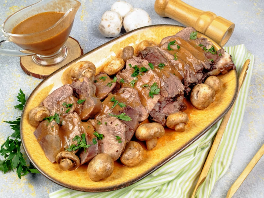 Como Preparar uma Deliciosa Língua de Boi Assada em Casa 1 lingua de boi assada sobre uma tabua