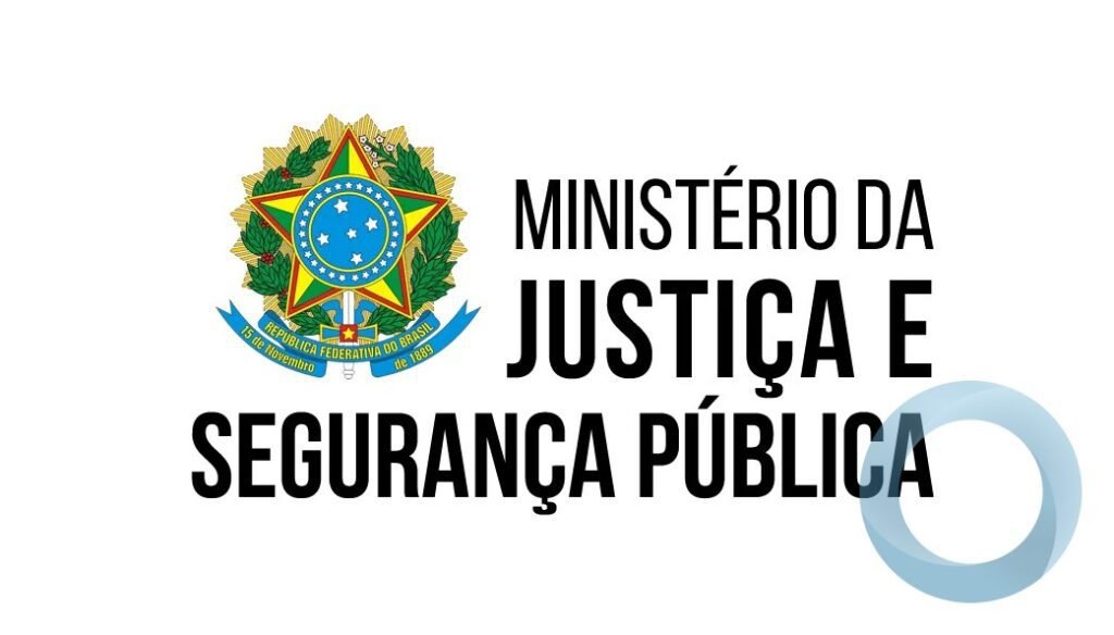 Qual é o ministério responsável pela gestão das redes sociais no Brasil