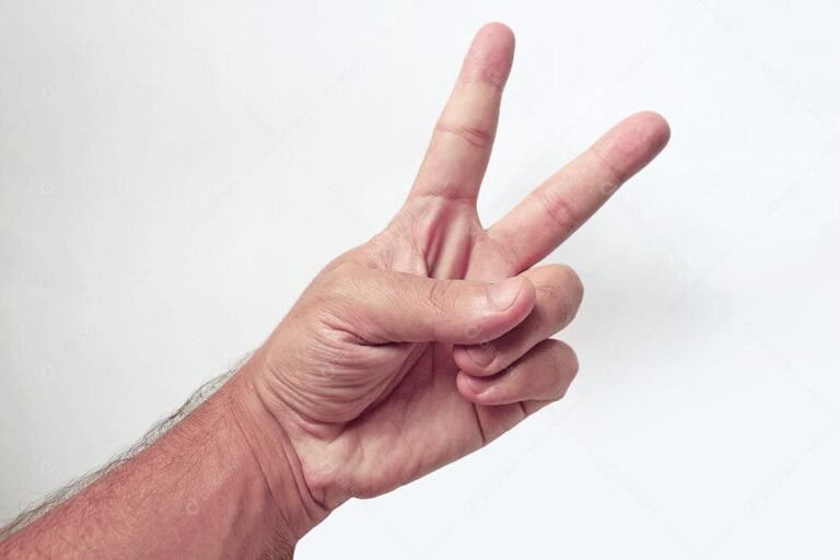 mao fazendo um gesto de vitoria