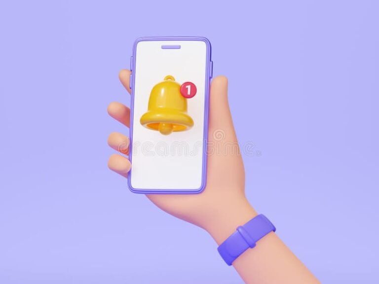 Por que a recarga da TIM não caiu e o que fazer a respeito 3 mao segurando um celular com sinal forte