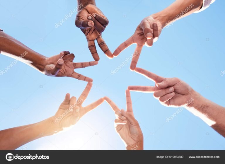 maos se unindo em solidariedade e paz