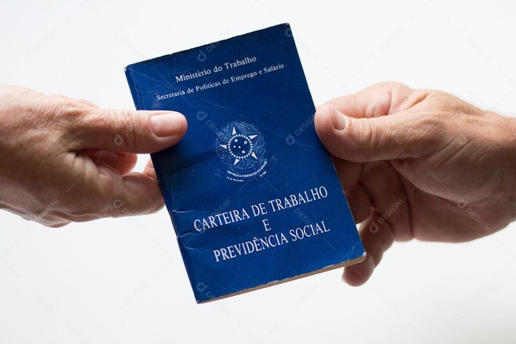 É possível ter dois registros na carteira de trabalho ao mesmo tempo