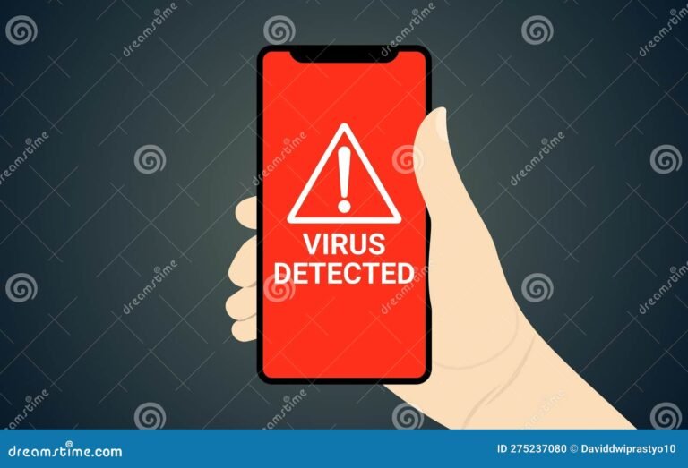 maos segurando um celular com alerta