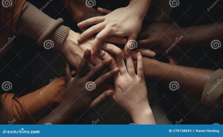 maos unidas em apoio mutuo