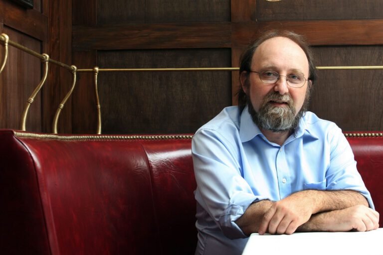 miguel nicolelis recebendo premio em evento