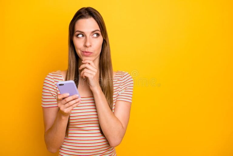 Este Boleto Ainda Não Foi Registrado, O Que Fazer Agora 30 pessoa pensando com boleto em maos