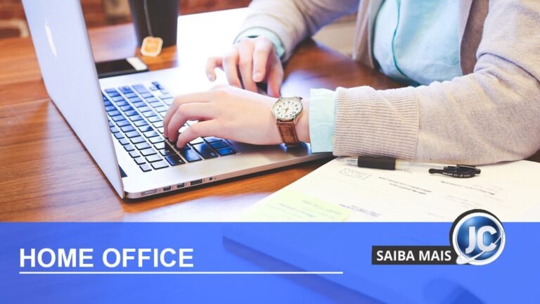 Estou Recebendo Seguro-Desemprego, Posso Trabalhar Com Contrato Temporário 29 pessoa recebendo auxilio em ambiente de trabalho