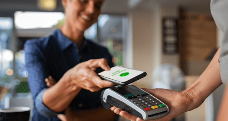 Como Resolver o Problema de Acesso à Carteira de Trabalho Digital 1 pessoa usando dispositivo movel com carteira digital