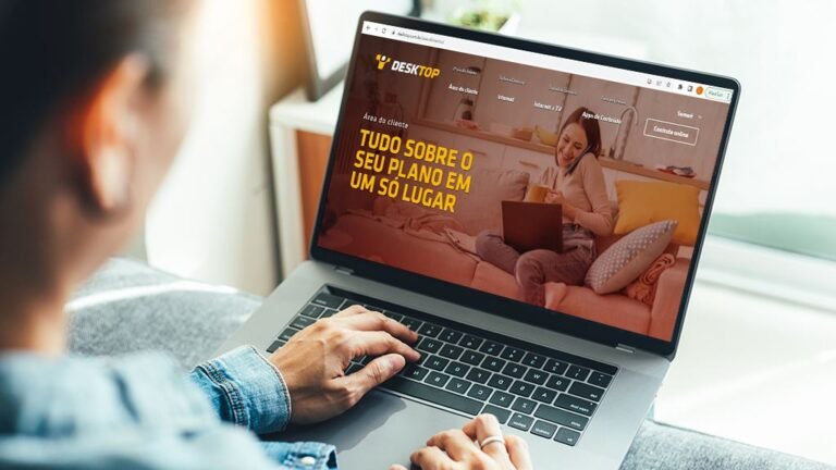 Como acessar o portal do colaborador We Can BR 18 pessoa usando laptop com acesso a portal