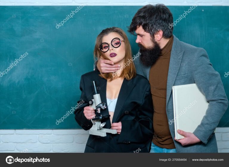 professores apaixonados em sala de aula