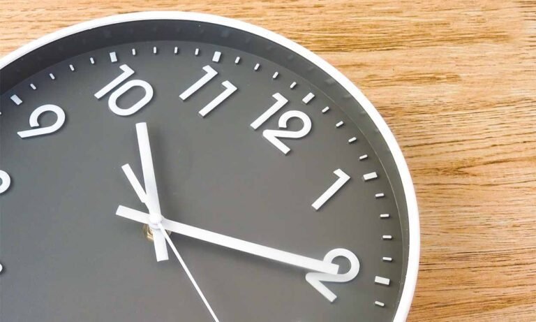 relogio marcando o horario limite para pagamentos