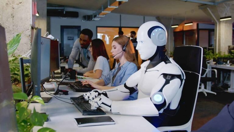 robo trabalhando ao lado de humanos