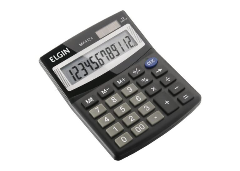 simulador em uma mesa com calculadora