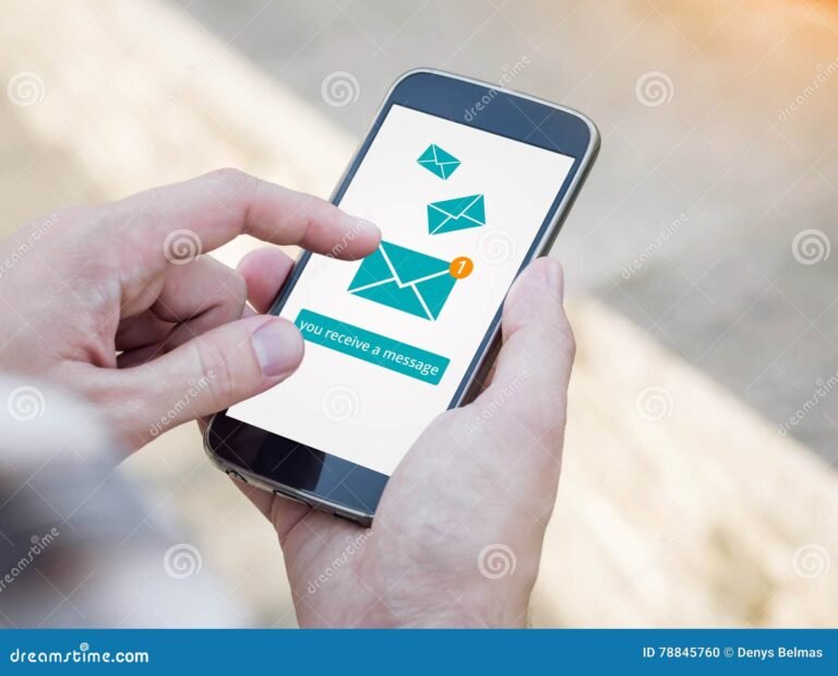 smartphone recebendo sms com icone de email