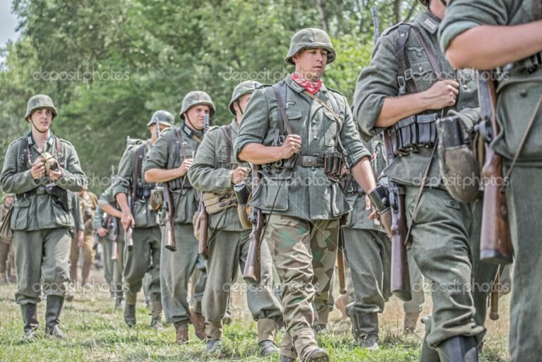 soldados marchando em um campo de batalha
