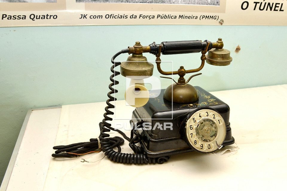 Qual é o telefone da Unisa no Jardim das Imbuias 1 telefone antigo com fundo natural
