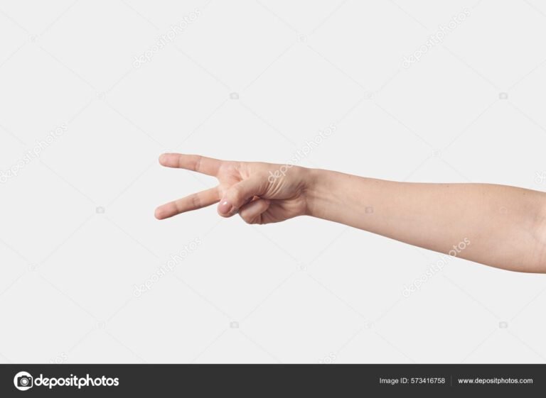 O que Fazer Quando um Colega de Trabalho Te Ofende e Como Reagir 26 uma mao estendida em sinal de paz