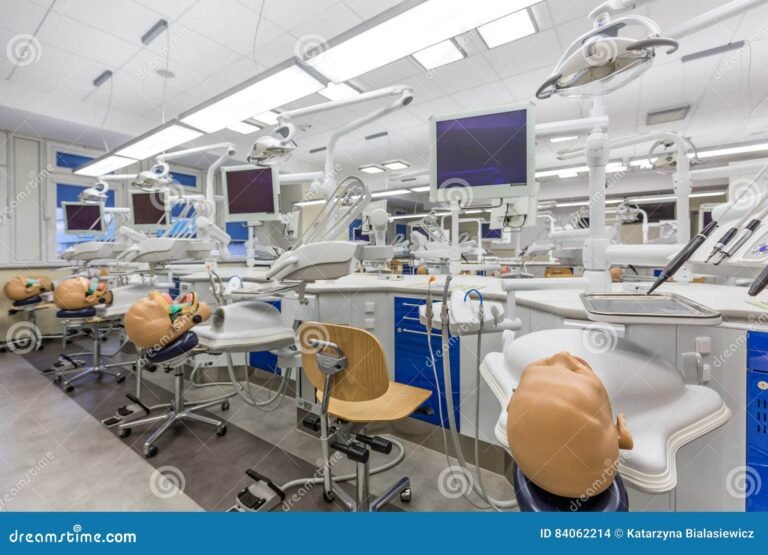 uma sala de aula moderna de odontologia