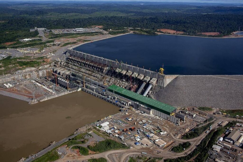 Quais são os principais impactos ambientais da Usina Hidrelétrica de Belo Monte